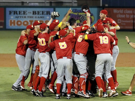 Spain players celebrate their 9-7 win after 10 innings against Israel in the World Baseball Classic Qualifier Final in Jupiter, Florida on 9/23/12. (AP Photo/Alan Diaz)